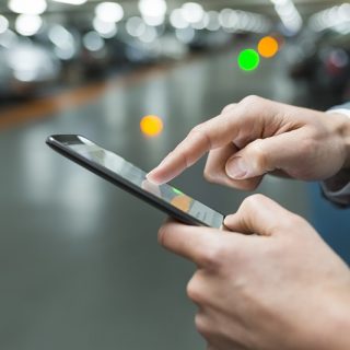 Chấm công trên điện thoại có thật sự mang lại hiệu quả?
